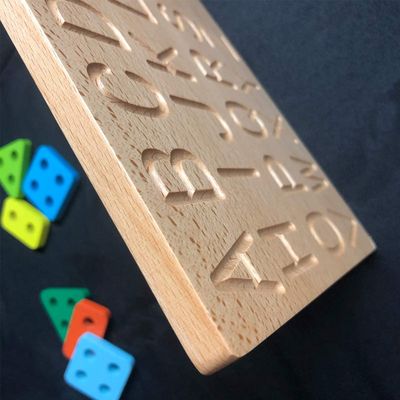 Алфавиты всходят на борт игрушки математики 29cm деревянной считая уча язык