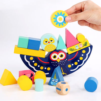 Луны Montessori младенца предыдущие уча блоки деревянной балансируя