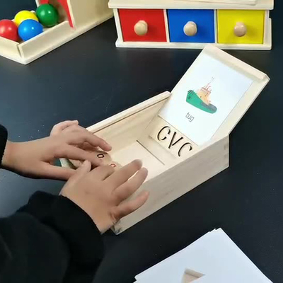 Чтение Montessori деревянное преграждает вращая учить алфавита письма закручивая